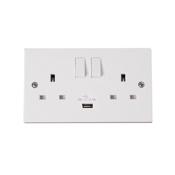 Click PRW770 Polar 13A 2G Switched Socket With 2.1A USB Outlet